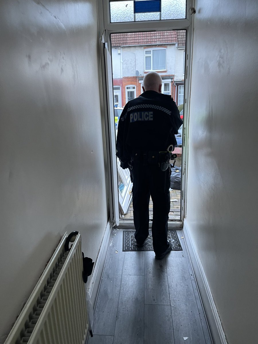 SpringfieldWMP's tweet photo. #Sparkhill #SparkbrookImpact #MoseleKH A joint effort by all teams 🙌🏽 Officers have conducted a warrant in Sparkhill this morning. 3 Arrested for Class A drugs. A number of offensive weapons seized. #Results #Section23 @SparkbrookWMP @MoseleyHeathWMP https://t.co/S46cA6y2X7