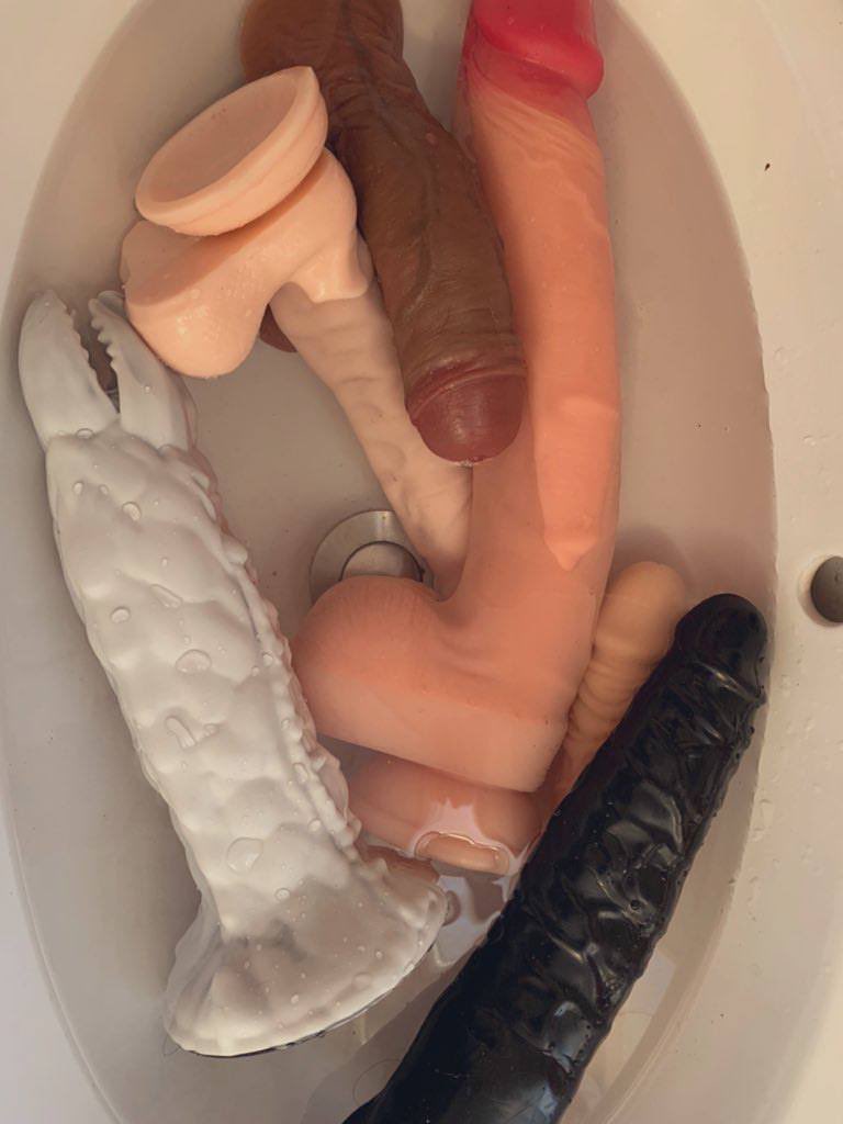 Minmmm123's tweet photo. 闲着没事给男朋友们洗个澡，这些大号的用不上都落灰了😂 https://t.co/svAwntF4DB