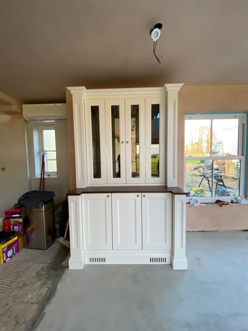 PriestFurniture's tweet image. Renovating Broadway House project extension room installs #pantryunit with internal spice rack &amp;amp; #barunit with 2 internal wine coolers &amp;amp; bifold top doors, mirrored back, glass shelves, all have LED lights &amp;amp; @FinsaUK walnut internals. Watch for next install ow.ly/zRej50LQZFK