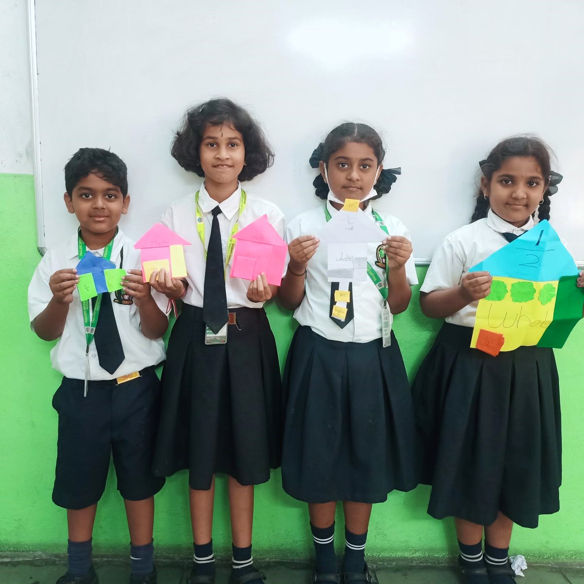 KeesaraPallavi's tweet image. Students of Grade 3,  learned fractions through a paper-cutting activity to gain a better understanding of fractions. 

#paperactivity #fractions #understandingmaths #playtolearn #classroomactivity #piskeesara #pgos