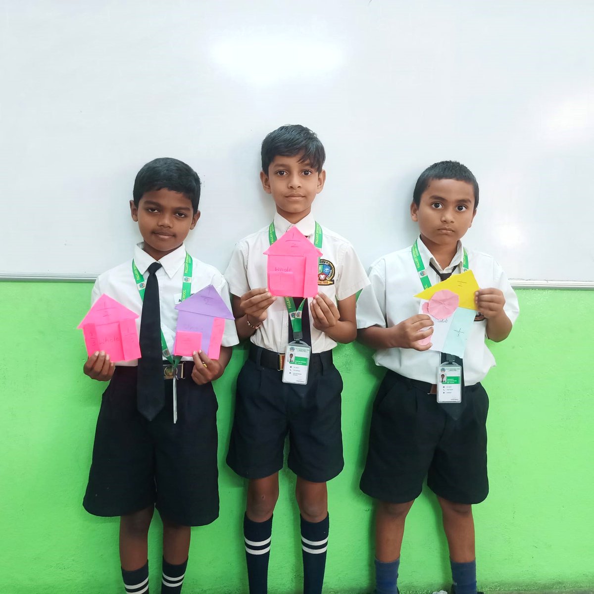 KeesaraPallavi's tweet image. Students of Grade 3,  learned fractions through a paper-cutting activity to gain a better understanding of fractions. 

#paperactivity #fractions #understandingmaths #playtolearn #classroomactivity #piskeesara #pgos