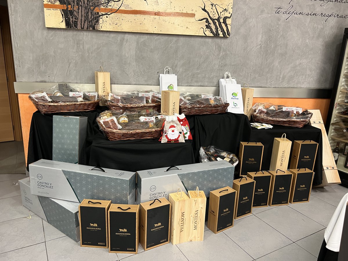 🎄Un año más nos reunimos para retratar la foto familiar y celebrar juntos esta esperada época Navideña 🎅🎁

#Aema #Bondalti #Enkrott #BondaltiWater