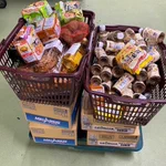 【最高記録】なぜ見つからないと思ったのかwとんでもない量を万引きし、現行犯逮捕される