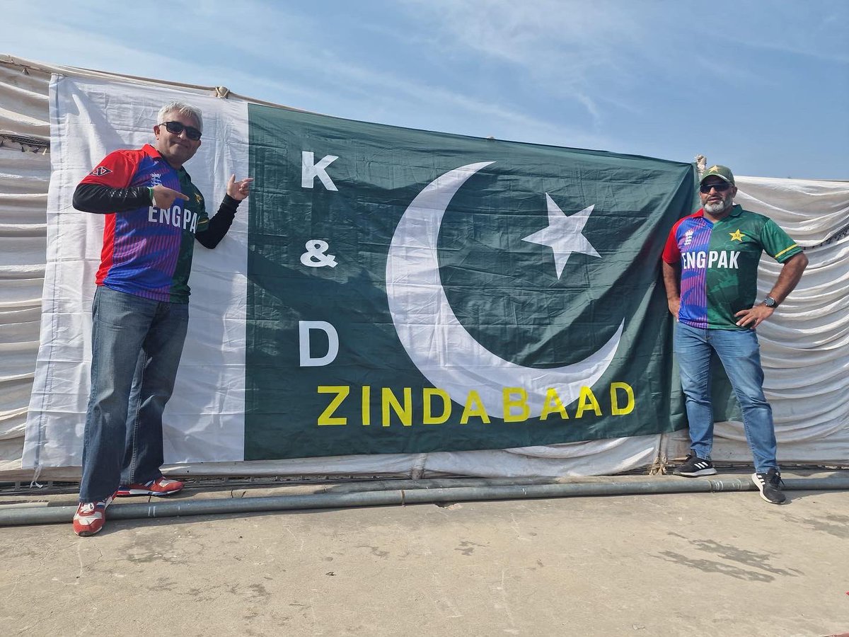 Great support in Pakistan from the lads 🙌

Mo Ayub 
Mo Habib

K&D Zindabaad 

#EngvsPak #ENGPAK