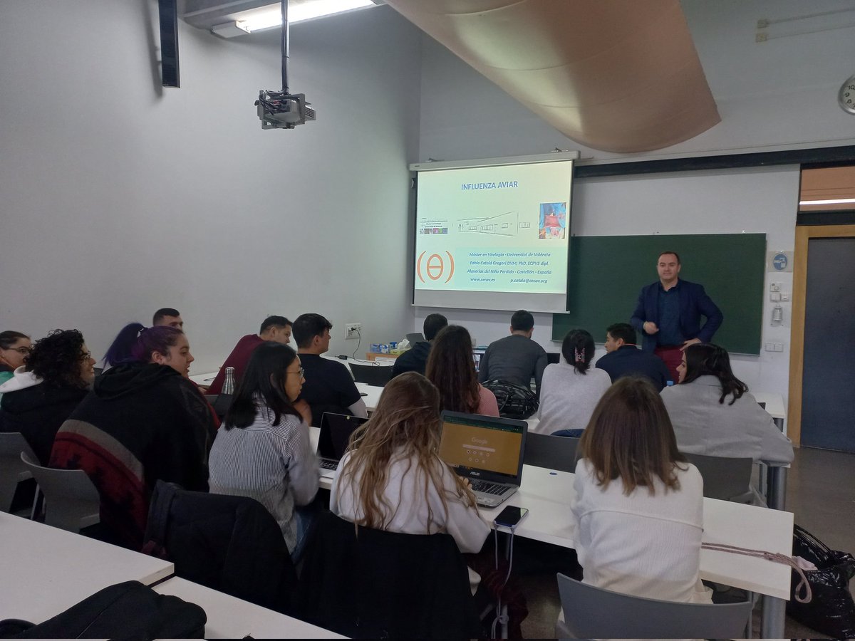MasterVirologia's tweet photo. Hoy contamos con el Dr. Pablo Catalá del #CECAV para hablar de influenza aviar y contarnos en primera persona cómo se gestiona en España. Muchas gracias por venir al @MasterVirologia @UV_EG y darnos otro punto de vista sobre Virología, casos reales y lo más importante, prevención https://t.co/3u8vQuuZZf