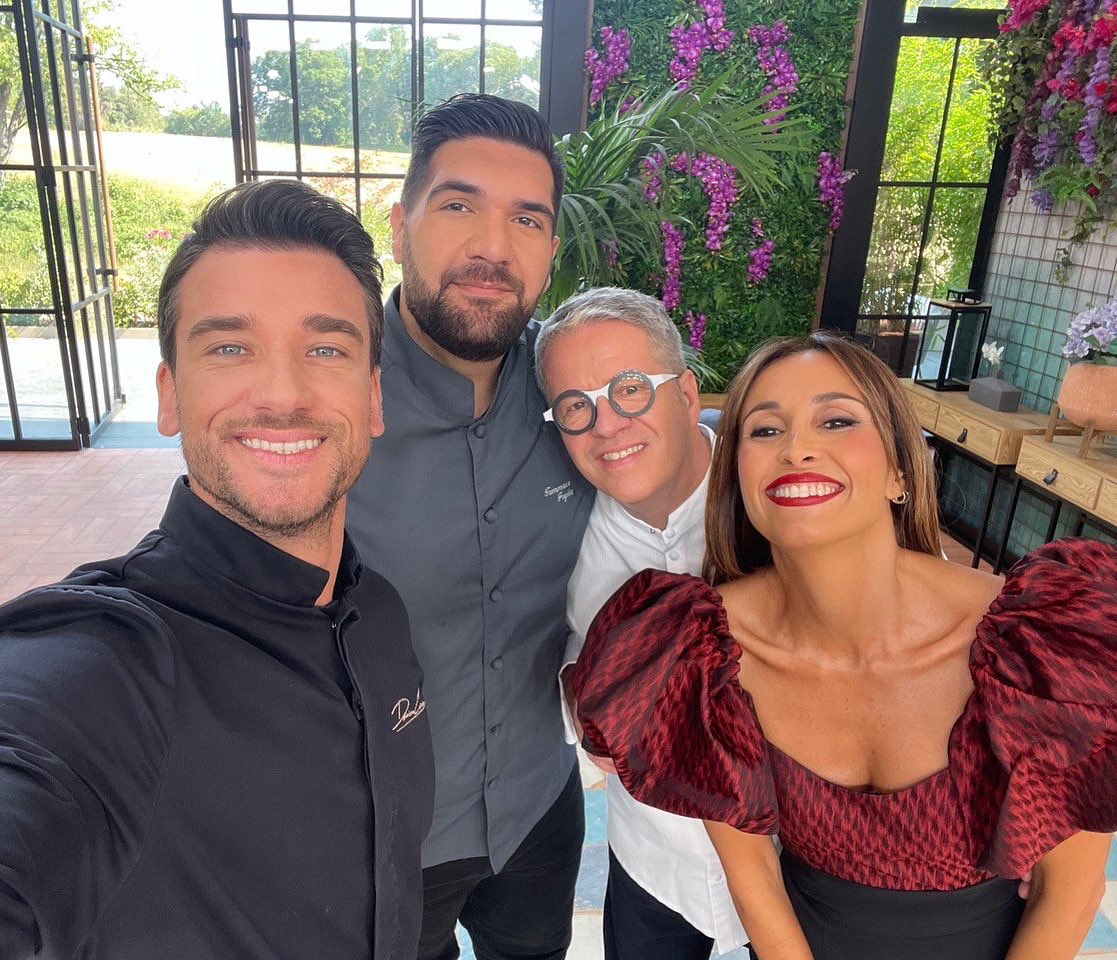 chefcarrara's tweet photo. Noi quattro siamo prontissimi per la finalissima!! 😁😁 Chi vincerà questa stagione di #BakeOffItalia? Lo scopriremo alle 21.20 su @realtimetvit… A stasera! #canale31 https://t.co/t5JFy1LBQb