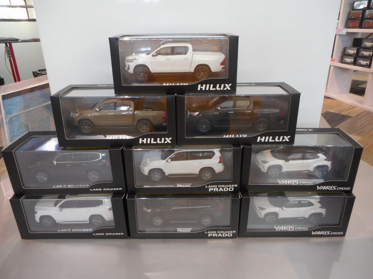 ま*号様 いろいろトヨタのカラーサンプルセット。 カラーサンプルカー 再販 します！】 #ヤリスクロス は4,980円