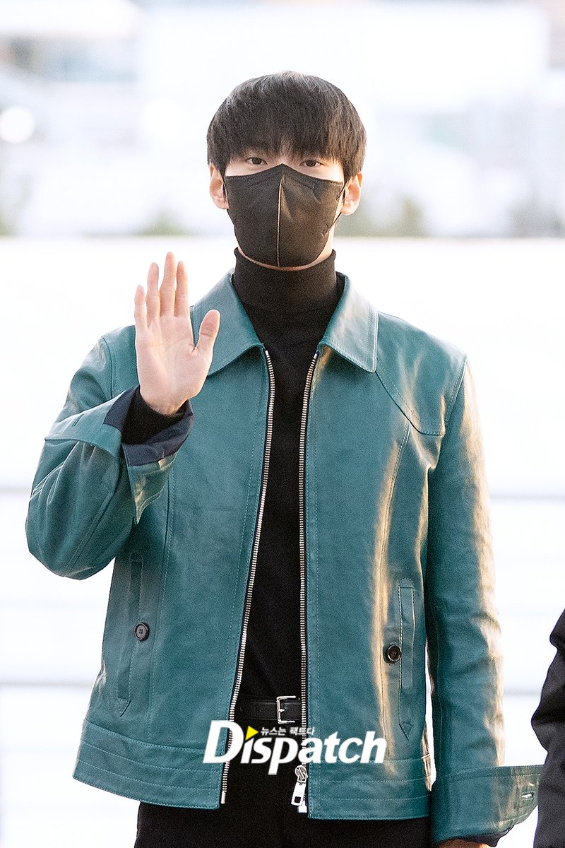 nctyzenbase's tweet photo. [PRESS 📸] 221202 Press Keberangkatan #NCT127 dari Incheon Airport menuju Bangkok, Thailand untuk melangsungkan 2nd Tour 'NEO CITY : THE LINK' ✈️💚

#DOYOUNG 🐰
#NCT @NCTsmtown_127
@nctyzenbase @nctyzenbase_ 🐰 https://t.co/JzU8c9MJUk