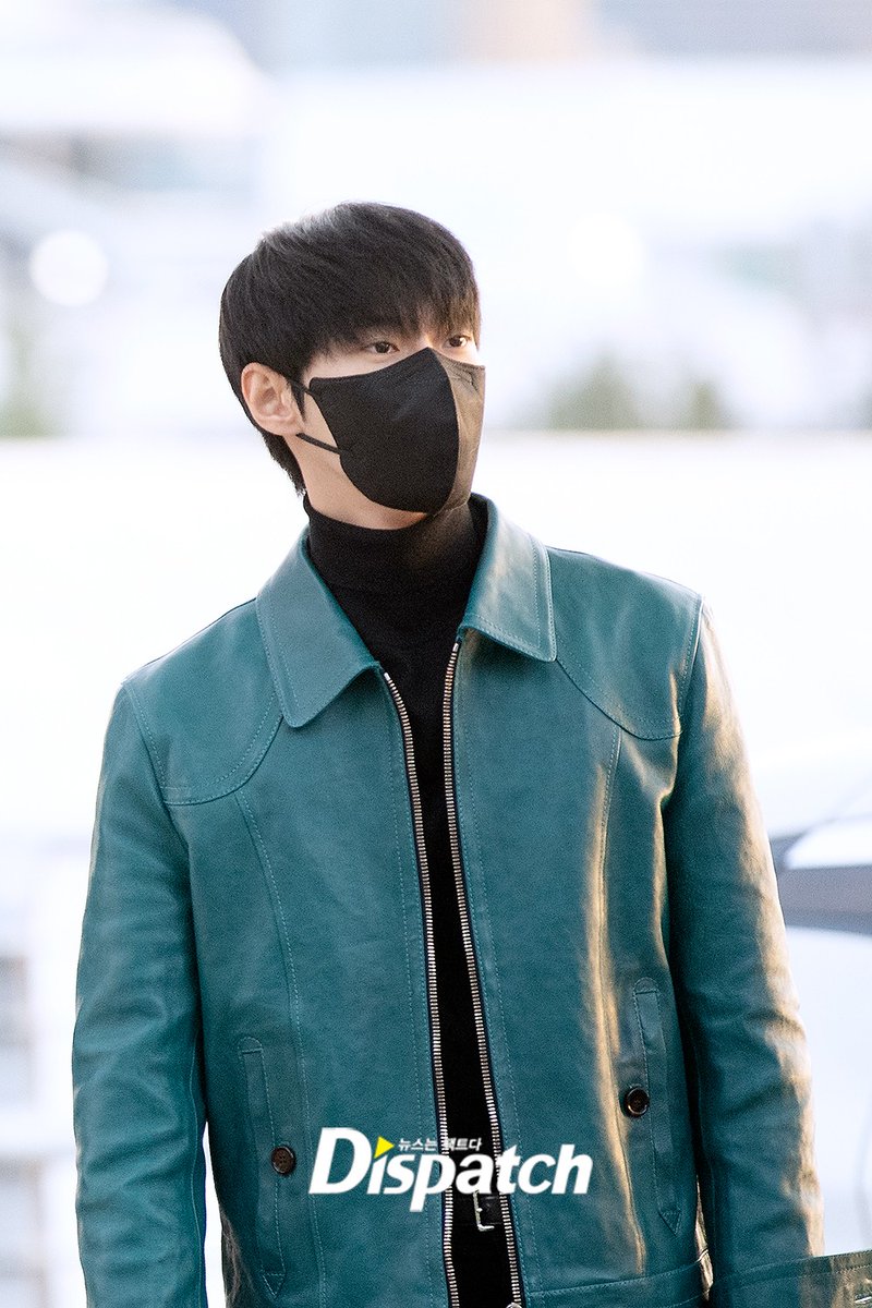nctyzenbase's tweet photo. [PRESS 📸] 221202 Press Keberangkatan #NCT127 dari Incheon Airport menuju Bangkok, Thailand untuk melangsungkan 2nd Tour 'NEO CITY : THE LINK' ✈️💚

#DOYOUNG 🐰
#NCT @NCTsmtown_127
@nctyzenbase @nctyzenbase_ 🐰 https://t.co/JzU8c9MJUk