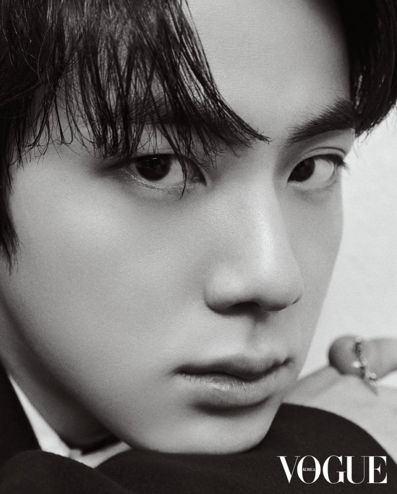 VOGUE KOREA tweet media
