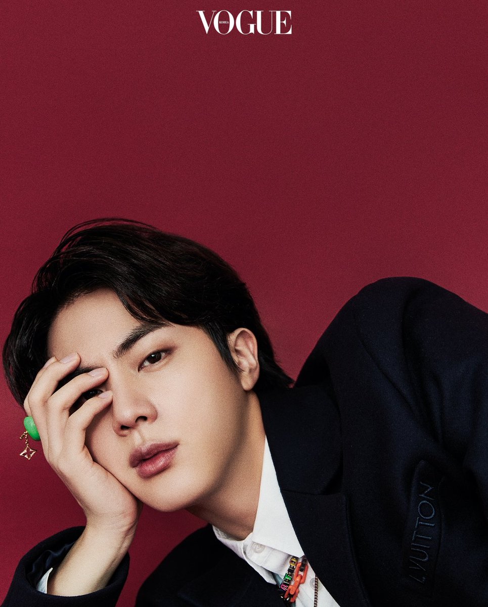 VOGUE KOREA tweet media