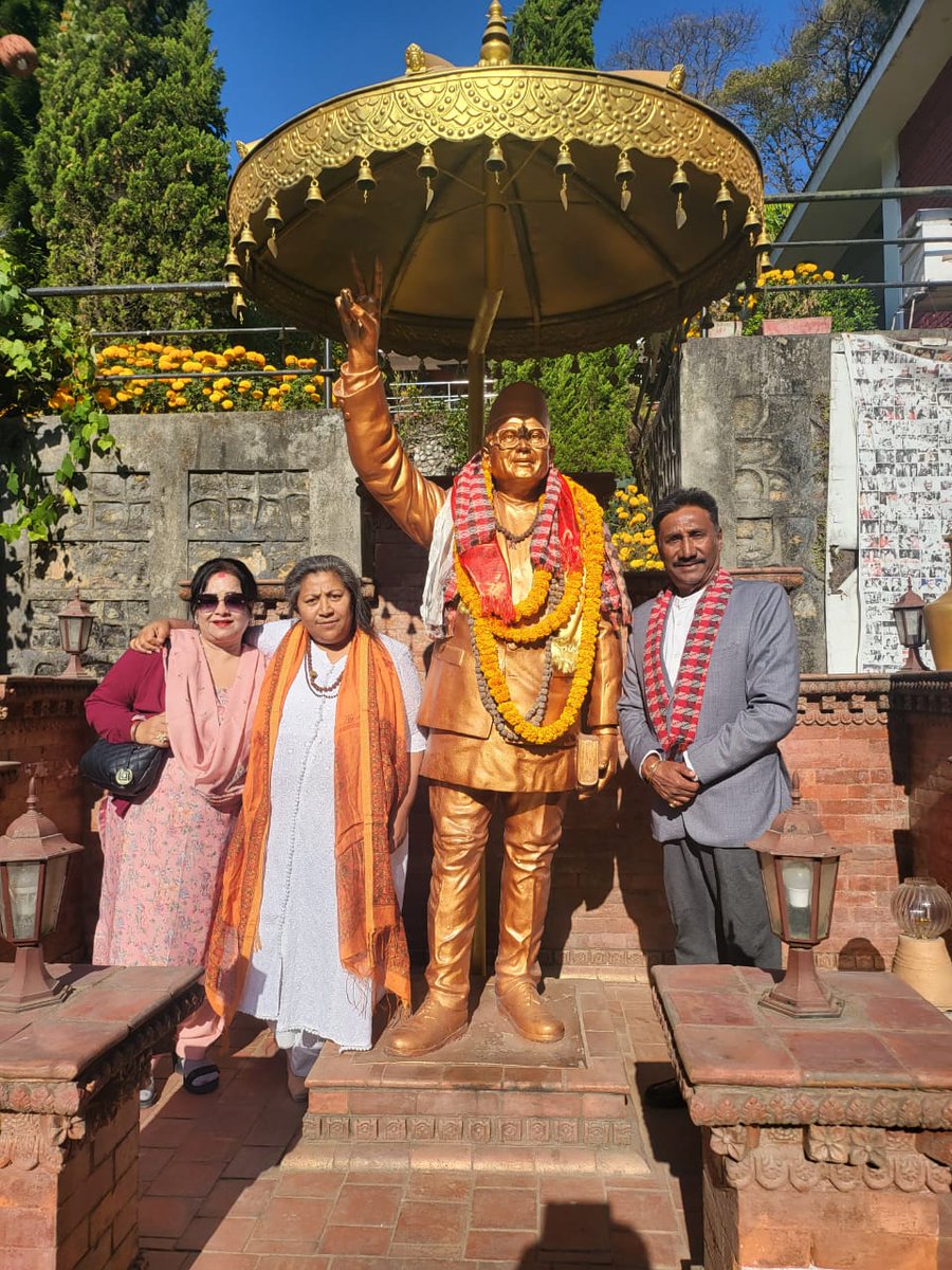 ranjitjha111's tweet photo. सन्त नेता आदरणीय श्रद्धय गुरु भुपु प्रधानमन्त्री कृष्ण प्रसाद भट्टराई ज्युको सालिकमा माल्यारपन तथा आशिर्वाद ग्रहण गर्दै पुर्व मन्त्री महोत्तरी निर्वाचन क्षेत्र न -२ बाट निर्वाचित आदरणीय नेता मा.शरतसिंह भण्डारी जी सत्य, निष्ठा र इमान्दारीको पथमा अघि बढने ।।। https://t.co/ZAqCkZygSM