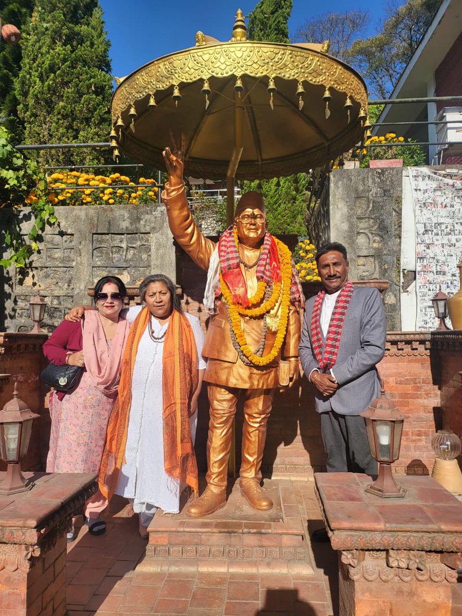 ranjitjha111's tweet photo. सन्त नेता आदरणीय श्रद्धय गुरु भुपु प्रधानमन्त्री कृष्ण प्रसाद भट्टराई ज्युको सालिकमा माल्यारपन तथा आशिर्वाद ग्रहण गर्दै पुर्व मन्त्री महोत्तरी निर्वाचन क्षेत्र न -२ बाट निर्वाचित आदरणीय नेता मा.शरतसिंह भण्डारी जी सत्य, निष्ठा र इमान्दारीको पथमा अघि बढने ।।। https://t.co/ZAqCkZygSM