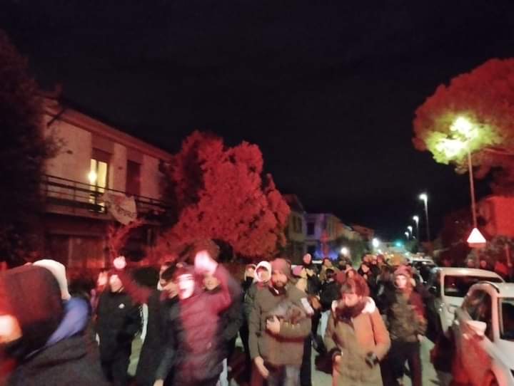AndreaBotti12's tweet photo. Quei blindati fuori dalla casa del popolo di #Marcignana è qualcosa che la nostra città, la nostra storia ed i nostri valori non possono accettar. La democrazia partecipativa è in piazza
No al #gassificatore né ad #Empoli né altrove! Difendiamo la nostra salute! #nogassificatore https://t.co/Cuqsqcnyx9