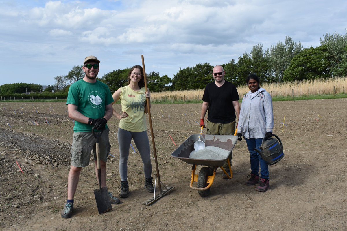 TheBiocharDemo's tweet photo. Funding Announcement! 
Are you an Early Careers Researcher (ECR) with an interest in biochar? The Biochar Demonstrator Flexible Fund is open until the 3/2/23. 
The awards of up to £40k (80% fEC) will support projects investigating gaps in biochar research. https://t.co/h6z4tlBSGE