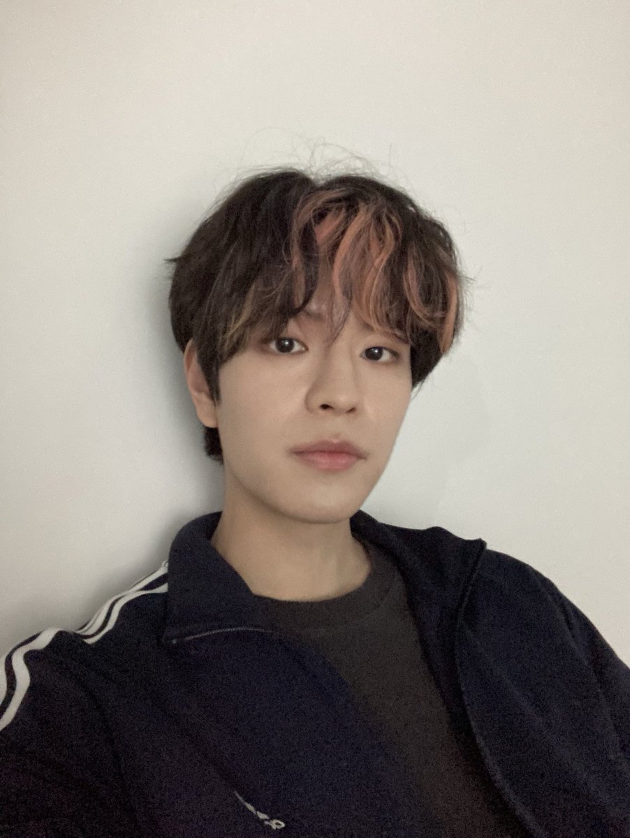 from0922's tweet image. 221202 06:19pm KST/JST 🐶💭

🐶 sent a photo!

😄 *sticker*