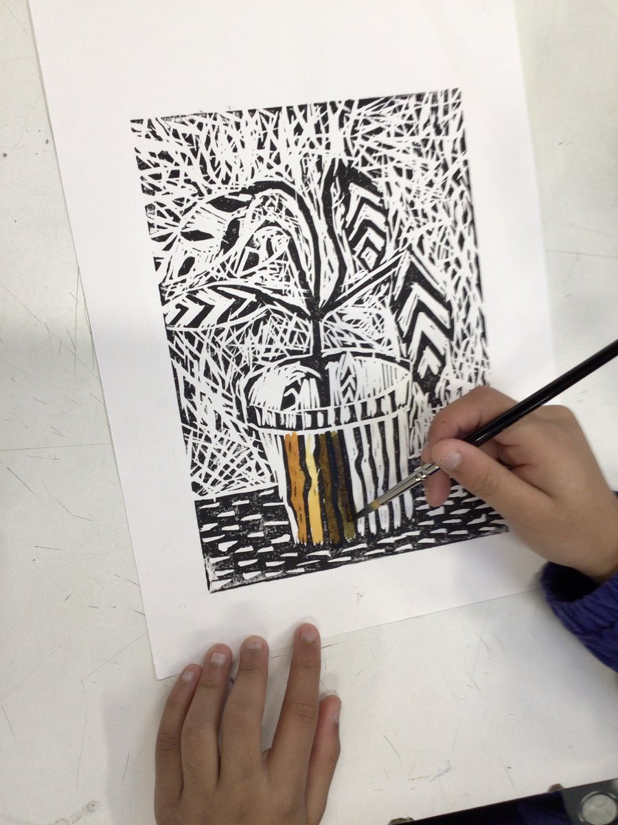 STAHSArt's tweet photo. @RachelNewling is inspiring Year 7 students again today. Adding colour into their lino prints. @STAHSArt @STAHS https://t.co/PLTMVPnDU6