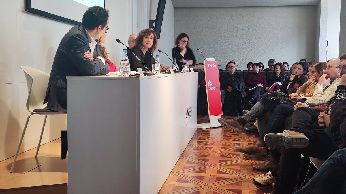 Dircomcat's tweet photo. "Es construeix una relació de confiança quan es comuniquen les bones i les males notícies. En moments de dificultat també has de fer la trucada. És la relació de confiança que s'ha d'establir".

🗣️ @mavalls, directora de comunicació d'Esteve.

#ComCorporativa22 https://t.co/MqV2RI1QrJ