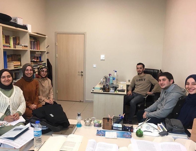 ADEMgenelmerkez's tweet photo. 📌 ADEM Topluluklarımızda bu ay 👇🏻

🎊 @mardnadem ekipleriyle TGSP programına katıldılar. 
🎊 @adem_giresun ekipleriyle istişare toplantısını gerçekleştirdiler. 
🎊 ALPARSLAN ADEM okullarında tanıtım stantı açtılar. 
🎊 @ADEMRTEuni tanışma kahvaltısı düzenlendiler. https://t.co/Yj4JmrIeFj