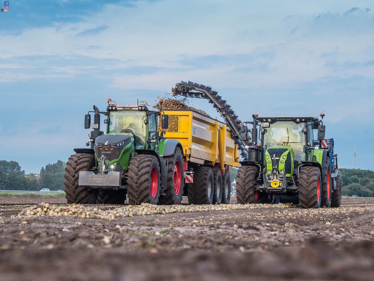 SUTechniek's tweet image. Afgelopen zomer maakte @jtnfotografie prachtige beelden tijdens het uienladen! #uienladen #uien #sutech #zomer2022 #claas #fendt