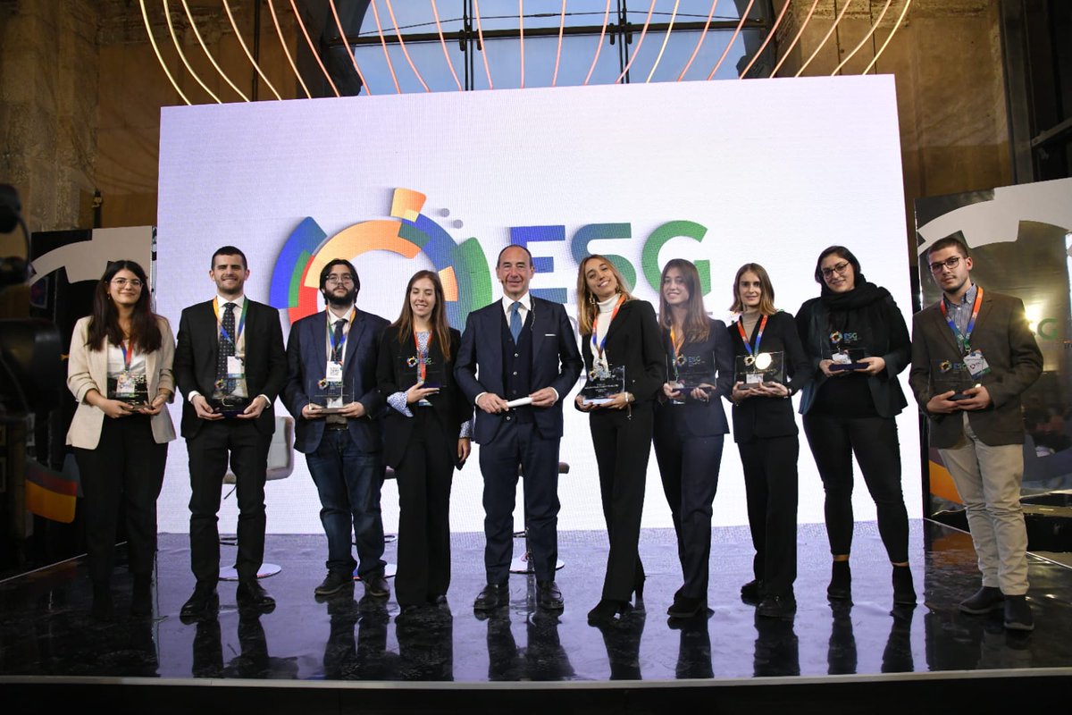 gruppoiren's tweet image. Talk, panel ed esperti di settore: si è tenuta ieri a #Genova la ESG Challenge Iren 2023, l’evento dedicato ai temi della #sostenibilità e sfide #ESG. Nel corso dell’evento premiate anche le 10 tesi vincitrici del Premio ESG Challenge Iren 2023. #ESGChallenge #DiamoFormaAlDomani