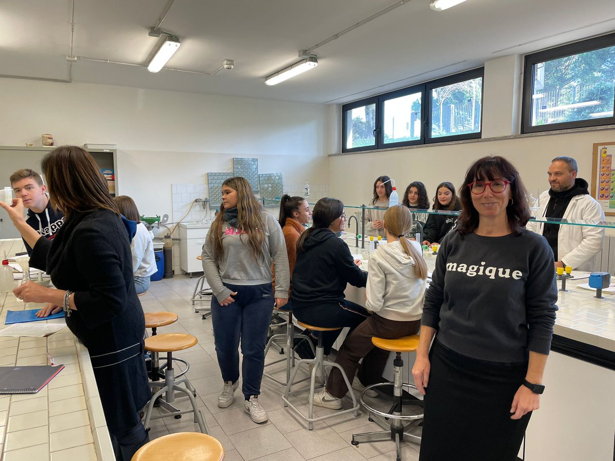EliminandoF's tweet photo. Con Sonia Serati Coordinadora de Programas Internacionales de la provincia de Varese en el ITE-LL Gadda Rosselli de Galarate, y con nuestros alumnos David y Amelia que están aquí de Erasmus+ muy contentos de su experiencia.@EliminandoF @IesTrassierra @sepiegob @EuropeDirectCor https://t.co/Z4G27fm9l0