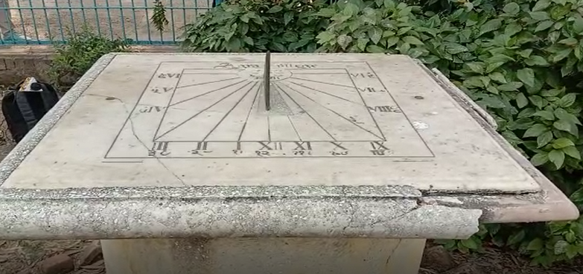 Khabarfast's tweet image. एक पत्थर की घड़ी जो 180 साल से दिखाती है सही समय, नहीं करती टिक-टिक
khabarfast.com/up-agra-there-…
#clock #stoneclock #facts #KhabarFast #khabarfastnews