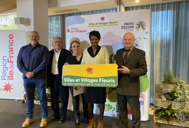 MairesRuraux78's tweet photo. #VillesetVillagesFleuris : félicitations à nos 2 adhérents qui viennent d'être récompensés par le Jury du label. Il s'agit de #BoinvilleEnMantois qui a obtenu sa 3ème 🌻 et #Sailly qui accède à sa 1ère 🌻 🗺 #Tourisme https://t.co/VNxZPcZUqT