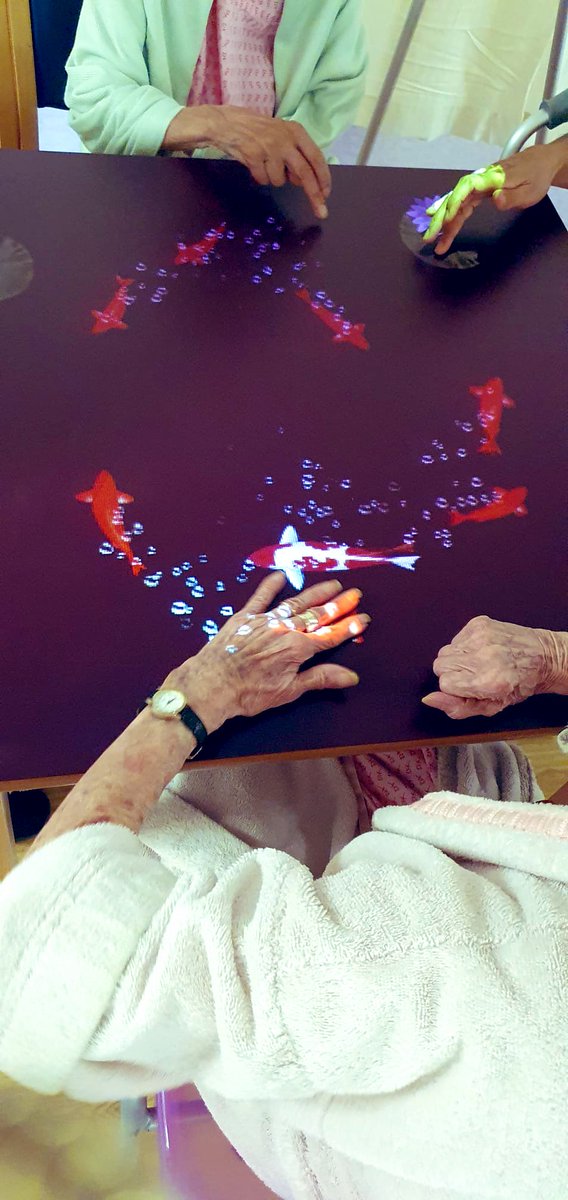 dementiasquad's tweet image. The more the merrier! Dementia Activity Coordinator facilitating a weekly group activity at G6 Ward @FrimleyHealth @Dementia_Nurse_ @MarilieOfquila1 @PeterCl89500120 @FHealthCharity @emmacarr999 #magictable @SocialAblty