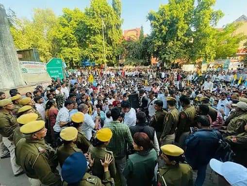 हमें न जाती के लिए आरक्षण चाहिए न विवाद चाहिए......
हमें बस पटवार संघ के साथ इन्साफ चाहिए 
<a href="/Monika_Revenue/">Monika C. Nagar (Dhakad)</a> <a href="/ashokgehlot51/">Ashok Gehlot</a> @President_rps <a href="/ajayhnd/">Ajay Kumar Sharma</a> <a href="/HariOmBhargava6/">Hari Om Bhargava</a> <a href="/RahulGandhi/">Rahul Gandhi</a>