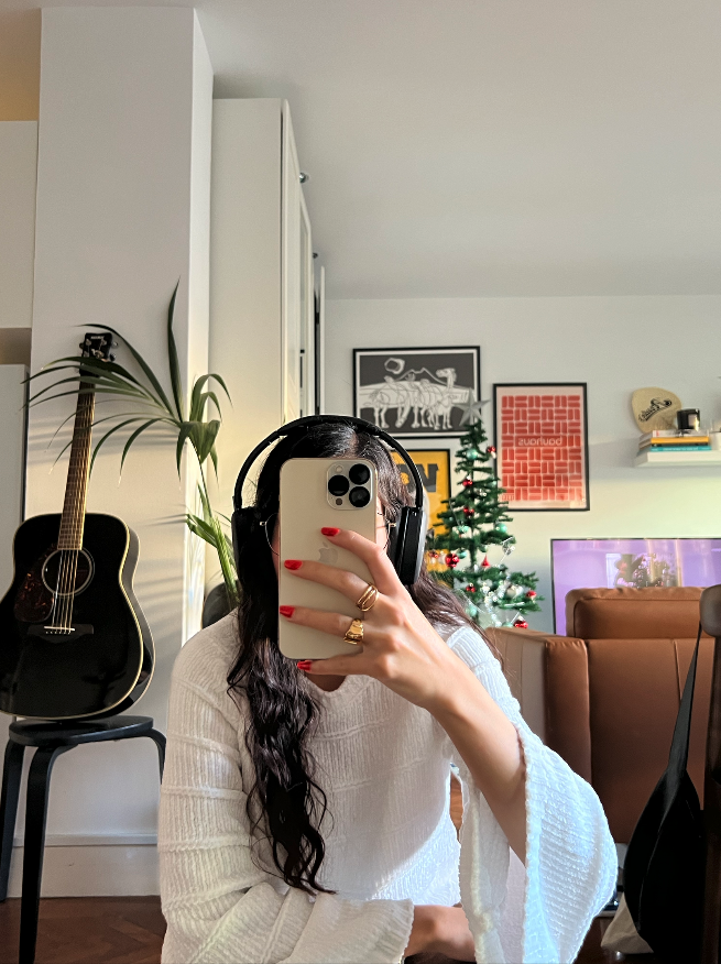 JVCSpain's tweet image. Mirror selfie acompañado de HA-S91N