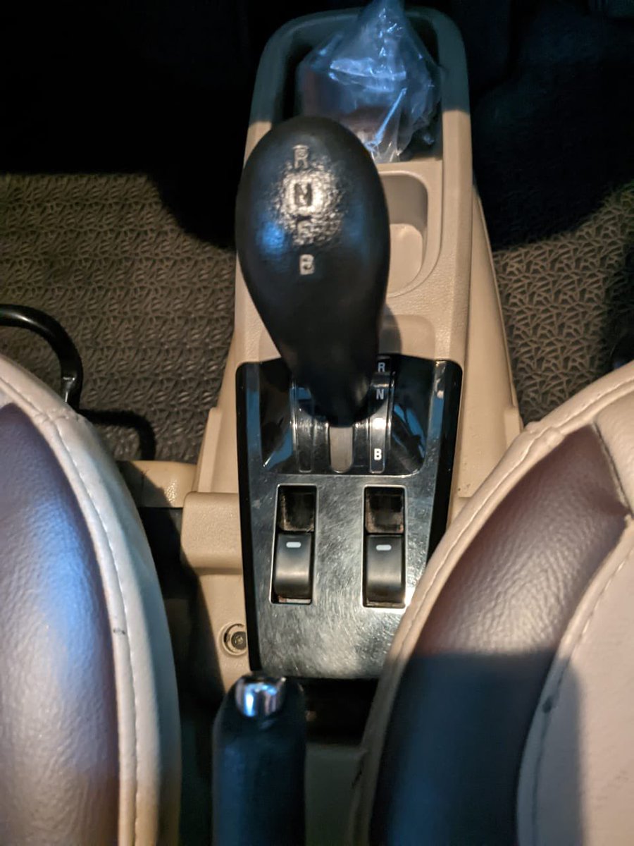 murthyabhishek4's tweet photo. @Mahindra_Auto from 4 months we are unable to find the replacement for gear shift nob for Mahindra e2o plus . None of the dealers in Bangalore are having this part. Very unhappy with the after sale service. https://t.co/aOUKnP61vk