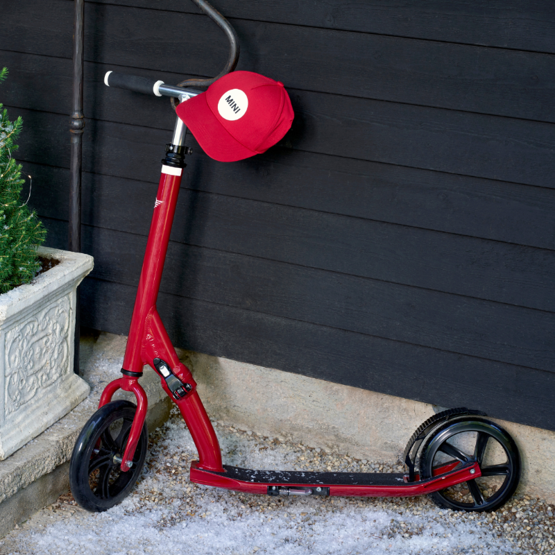 MINIEspana's tweet photo. Encuentra en la colección MINI Lifestyle 2022 el regalo original con el que sorprender a tu MINI Lover estas Navidades. 🎄🎁 ¡Éxito garantizado! 

#MINIES #MINILifestyle #Navidad