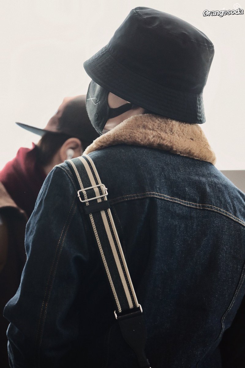 Orangesoda0423's tweet photo. 221202 ICN
넘 추워용,,,다들 따뜻하게 입어용  ༘♡ 
#제노 #JENO #엔시티드림 #NCTDREAM https://t.co/gPLnGjaitz