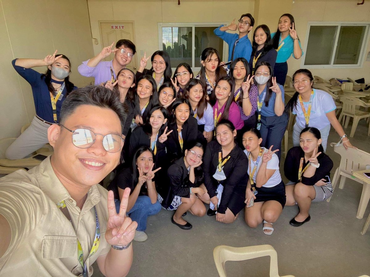 jshnreav's tweet photo. Appreciation post to BSA4!
#FinalDefenseDone ❤️

// dahil wala kaming picture 1st batch ayan pic ko nalang 🤣 anw, ang galing niyo pong lahat proud adviser here hahahajoke. Congrats, everyone! Deserve nang magpahinga at bumawi ng tulog. Padayon! 🔜🎓 https://t.co/Dx14KKk27b