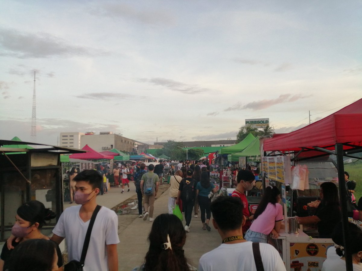 TalariaLink's tweet photo. LOOK: I am here at the scene to witness the colorful and sprawling Malolos City Convention and to experience one of Bulacan's Famous among the youth and students here in Malolos. | via @josefina_TRL https://t.co/Ltm6IZEi6s