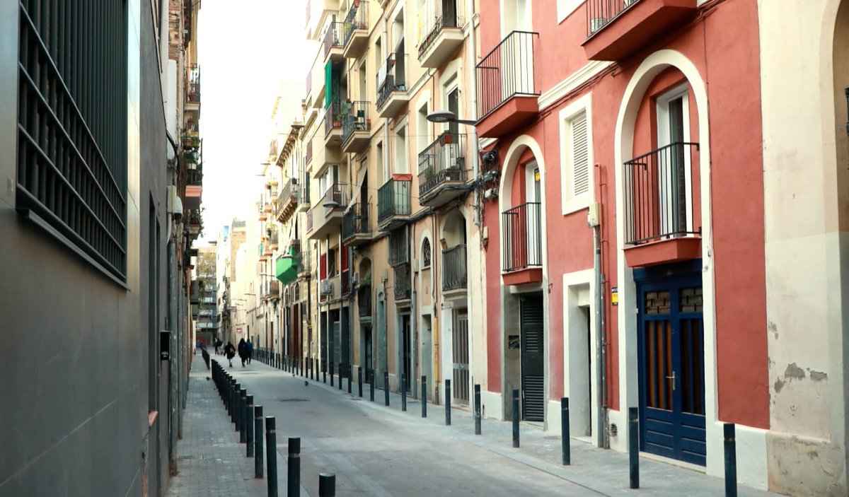 ArrelsFundacio's tweet photo. Us presentem Llars Tere Villagrasa, un nou equipament per garantir l’allotjament a persones sense llar. Està al Poblenou i acull, en un mateix edifici, 10 llars individuals i un #PisZero per passar la nit. Us ho expliquem! 🧵 https://t.co/tojStbV9zs