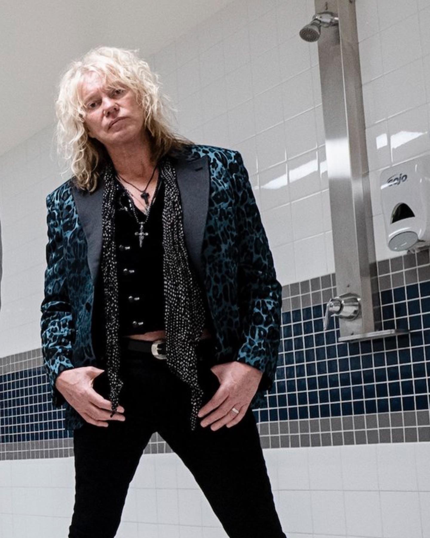 Happy birthday to my favorite bass player Rick Savage!!!!!!!!!!!!!          