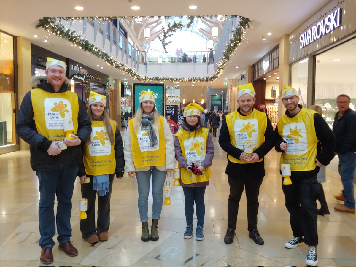 Today we have the <a href="/kpmguk/">KPMG UK</a> Cardiff team collecting for <a href="/MarieCurieCymru/">Marie Curie Cymru</a> <a href="/mariecurieuk/">Marie Curie</a> in <a href="/StDavidsCardiff/">St David's Cardiff</a> - feeling very festive indeed! Thank you so much 💛🌟