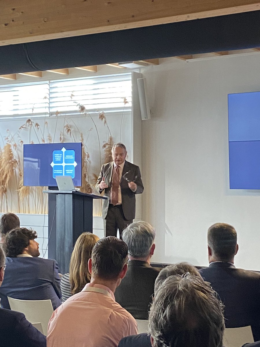 “Iedereen in vaste dienst? Dat zorgt voor grote problemen en draagt alleen maar bij aan een sterkere #inflatie” aldus Hans Hoogervorst in zijn presentatie op de Arbeidsmarkt van Morgen. #nbbu #arbeidsmarktvanmorgen