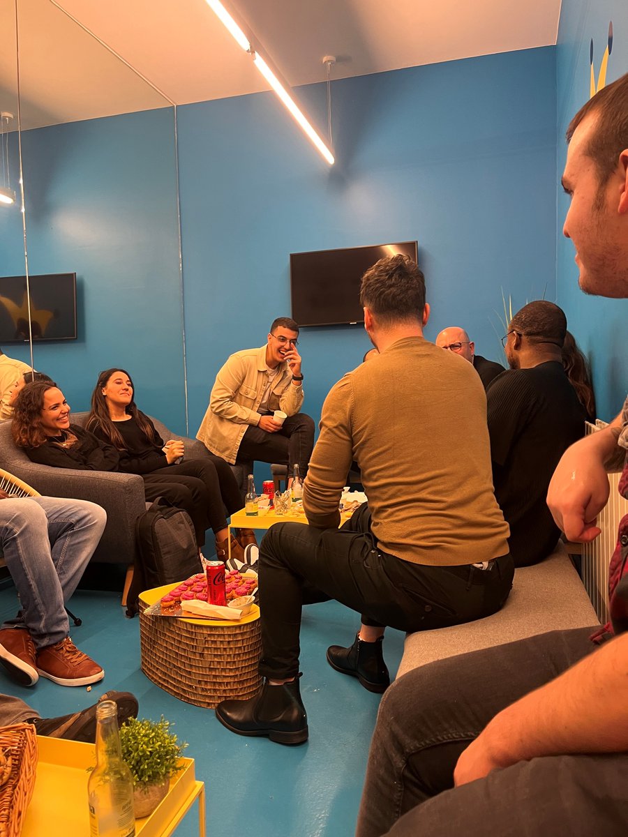 Arcatem's tweet photo. 🚨 Un décor de plateau télé pour des buzzers en surchauffe ! C’est le challenge lancé par l’équipe @Arcatem @groupeArtemys à ses consultants et futur.e coopté.e qui se sont affrontés à la Quiz Room sur fond de jeu tactique, de vol de points le tout dans une ambiance de rigolade. https://t.co/SVnLNxx6Um