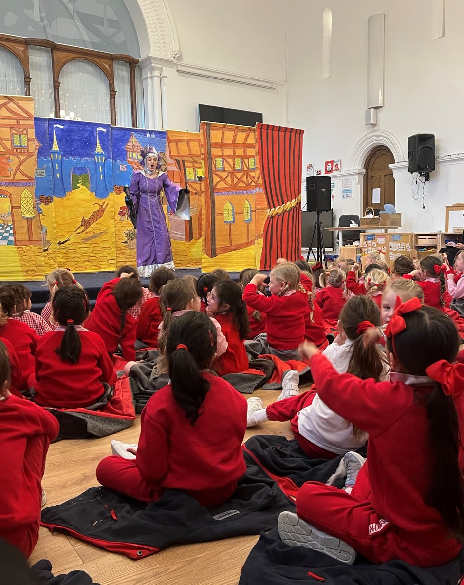 Our Lower School girls were treated to a morning at the Pantomime yesterday, watching "Dick Whittington"🎭 They absolutely loved it!.....oh no they didn't...oh yes they did! Thank you <a href="/HurricanePantos/">Hurricane Theatre</a> !
 ! 😆🌟🎄

#panto #pantomime #dickwhittington #itsbehindyou #popcorn
