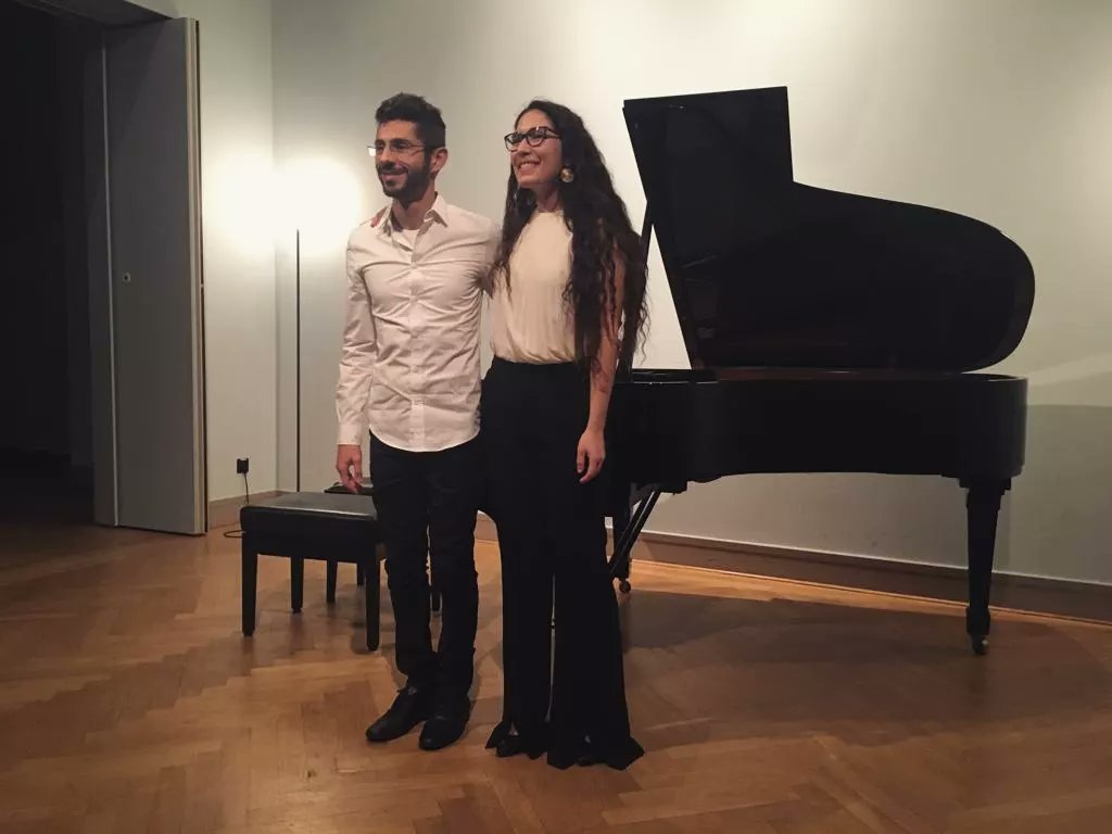 PIANO-DUO DEBUT!

Last Tuesday we had the pleasure to play together for the first time in @kulturhaus.schwartzsche.villa
Many thanks to all who attended!🎶

#piano #pianopiano #pianoduo  #pianoduet #pianorecital #pianomusic #pianolove #berlin #berlincity #musician #femalepianist