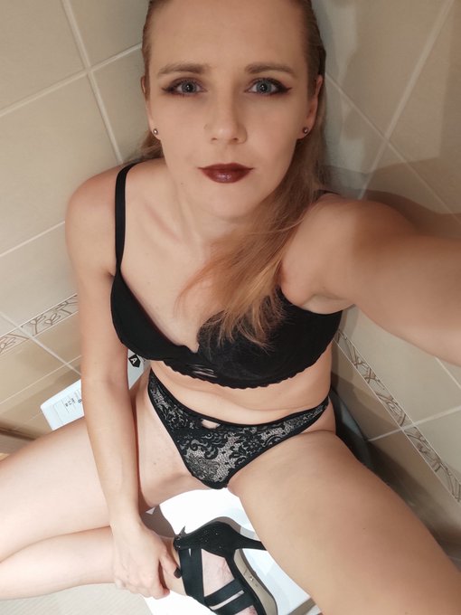 Please vote for me  @DevilInParadis9  in the MV Contest Black Friday Contest  @manyvids  #MVContest https://t<a class="tags" href="/tag/devilinparadis9">@devilinparadis9</a><a href="/tag/mvcontest"class="tags"><span>#mvcontest</span></a>