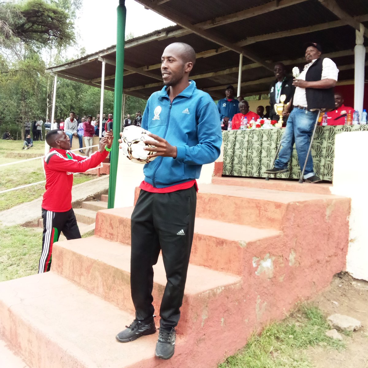 #RVIST FC Coach with ball gift froml