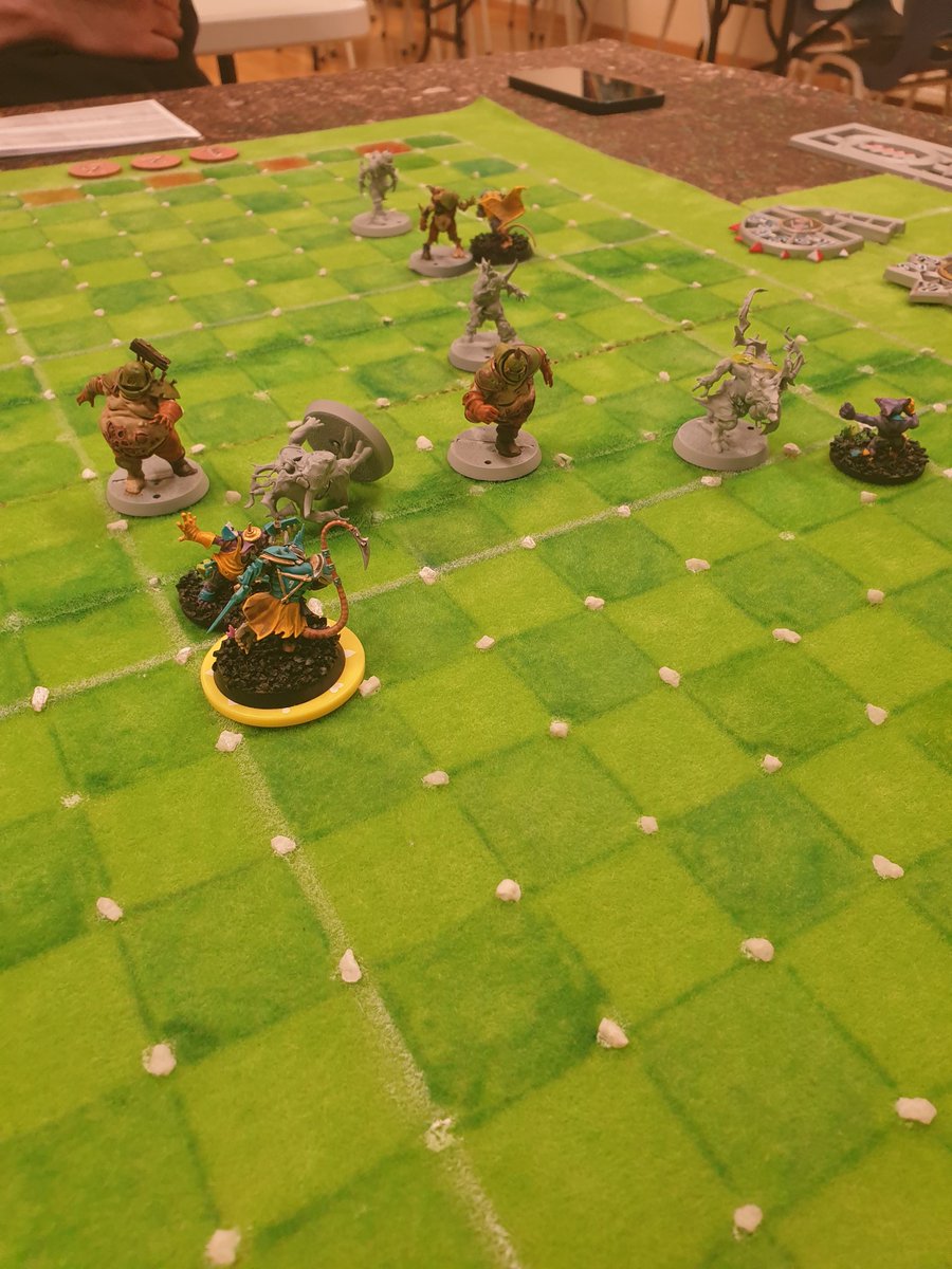 Our first ever Rookie Day was a success! We learned a bunch of new people how to play #BB7s, the best way to play #bloodbowl. We're pretty sure a league and/or tournaments are to be held in the future! Special thanks to the Tafelridder gamestore in Leiden for having us.