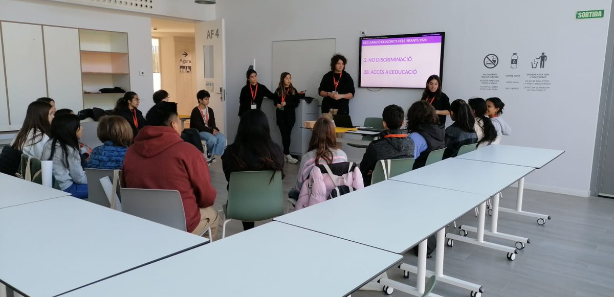 CNIACat's tweet photo. En marxa el treball per grups sobre 'Educació i escola' del Congrés dels Infants i els Adolescents de Catalunya organitzat pel CNIAC. El primer congrés organitzat pel CNIAC en paraules del seu president a l'acte d'obertura del Congrés. #tinguesveu #dretsinfants https://t.co/MSxgJTwzT6