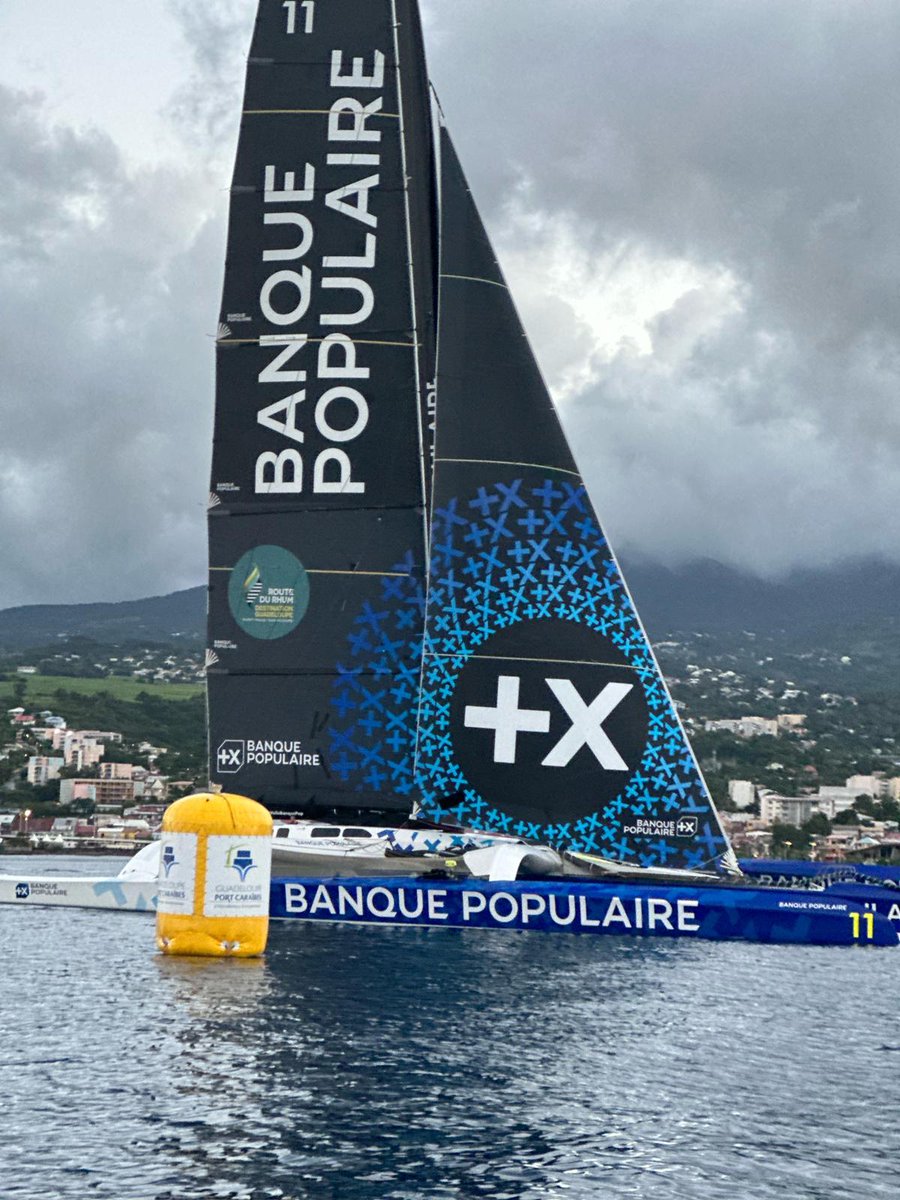 Quelques photos de son passage à la bouée Basse-Terre 📸

🔜 Prochaine étape pour Armel, la ligne d'arrivée !! 🥳🥳

#AllezArmel #PassionVoile