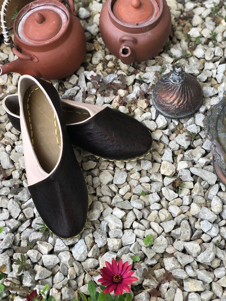 personaltextile's tweet photo. Really love this, from the Etsy shop culturaldesigngifts. https://t.co/udh6Ix3VeF #etsy #giftforher #giftformum #designerinspire #culturalgifts #colorfulshoes #yemenishoes #handmadeshoes #womenshoes #patternedshoes https://t.co/JHhAq0fLqo