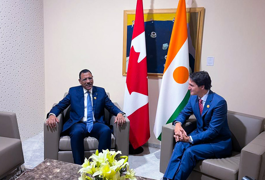 En marge du 18ème Sommet de la Francophonie à Djerba, je me suis entretenu avec le Premier Ministre Canadien M.<a href="/JustinTrudeau/">Justin Trudeau</a>.
#MB